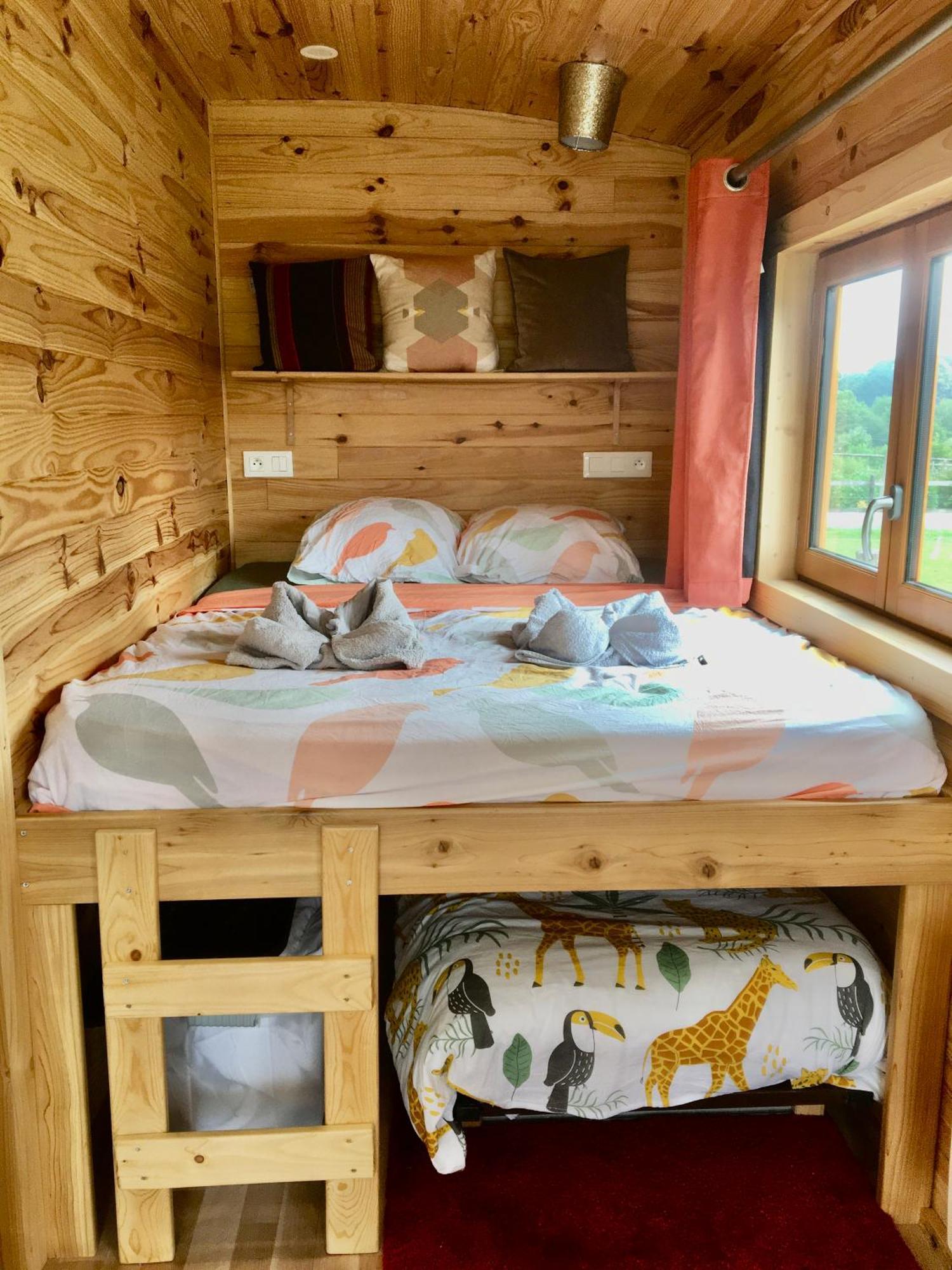 Baie Normandie Tiny House Isolee , Chauffee, 40min Mt St Michel 30min Draps Serviettes Holiday home
