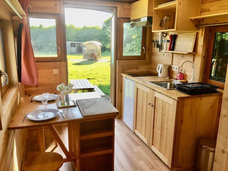 Holiday home Baie Normandie Tiny House Isolee , Chauffee, 40min Mt St Michel 30min Draps Serviettes