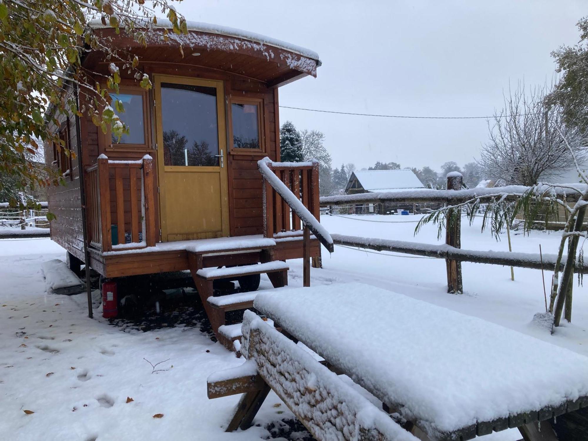 Holiday home Baie Normandie Tiny House Isolee , Chauffee, 40min Mt St Michel 30min Draps Serviettes La Chapelle-Cecelin